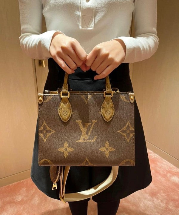 L-V LOUIS VUITTON L-V ON THE GO POCHETTE PREMIUM QUALITY WITH OG DOUBLE MAGNETIC BOX AND DUST BAG - COIN POUCH BL