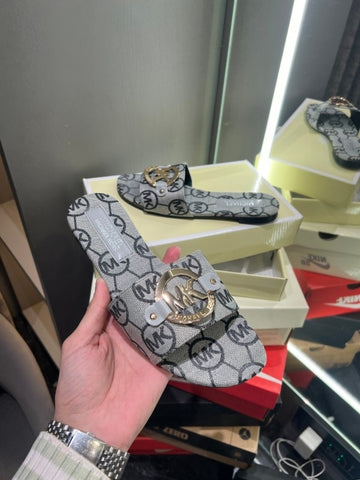 M-I-C-H-A-E-L K-O-R-S MK HAYWORTH SLIDE WITH OG BOX & DUST BAG PREMIUM (GREY)