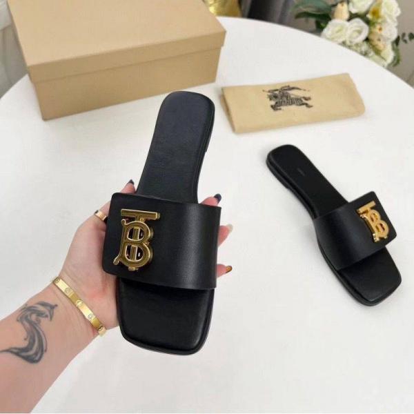 B-U-R-B-E-R-R-Y TB MONOGRAM PREMIUM LEATHER SLIDE WITH OG BOX & CARRY BAG (BLACK)