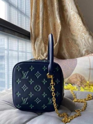 L-O-U-IS V-U-IT-TO-N L-V LIMITED EDITION NEW SQUARE BAG