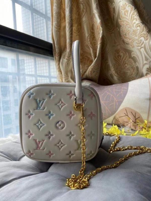 L-O-U-I-S V-U-I-TT-O-N LV LIMITED EDITION NEW SQUARE BAG WITH DUST BAG PREMIUM (WHITE)