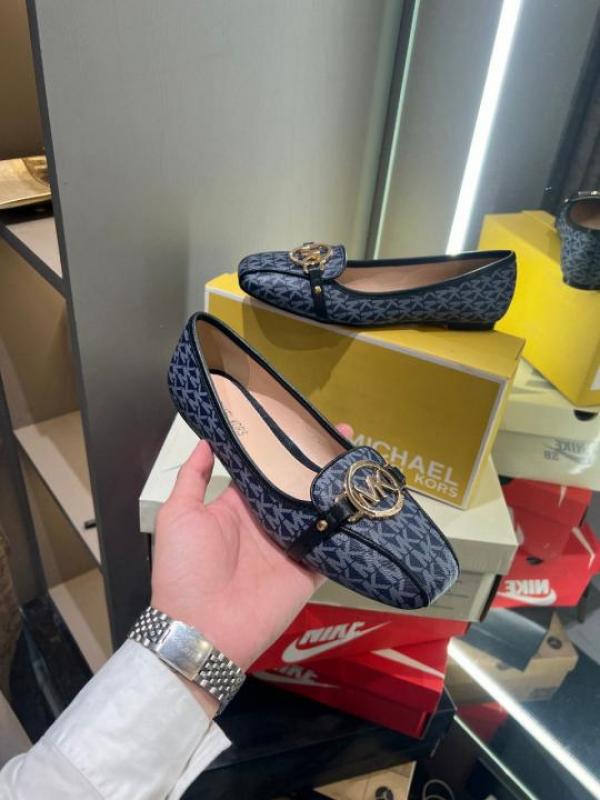 M-I-C-H-A-E-L K-O-R-S MK FULTON FLAT SHOES WITH OG BOX & DUST BAG & CARRY BAG PREMIUM (PRINTED BLUE)