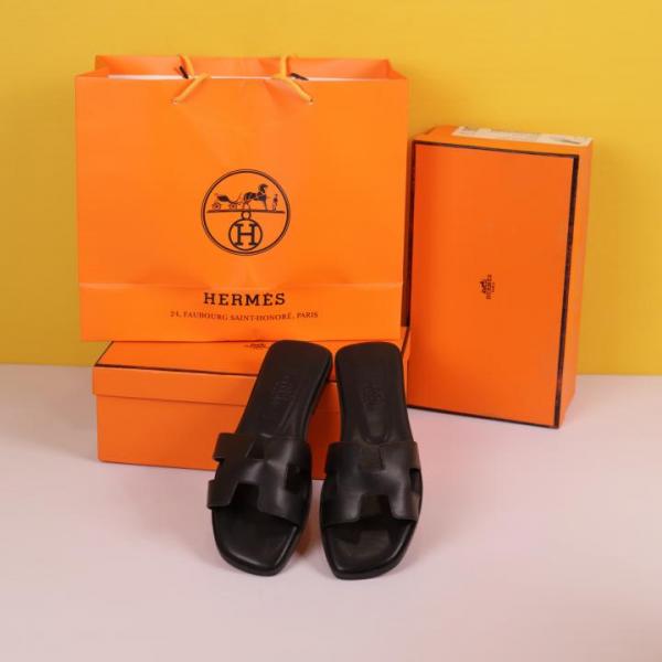 H-E-R-M-E-S PARIS ORAN HIGH END PREMIUM FLATS WITH OG BOX & CARRY BAG (BLACK)