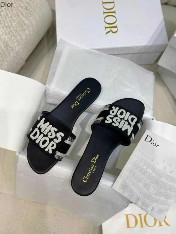 M-I-SS D-I-OR DWAY SLIDE - BLACK