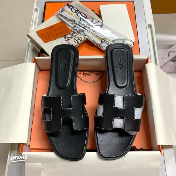 H-E-R-M-E-S PARIS ORAN FLATS BLACK