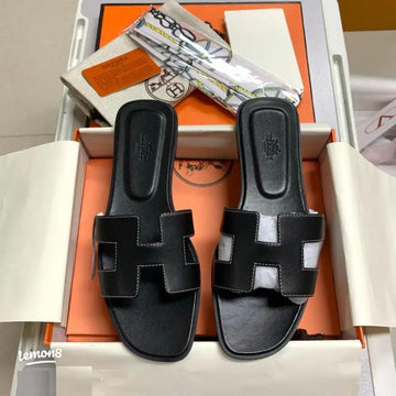 H-E-R-M-E-S PARIS ORAN FLATS BLACK