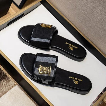 B-U-R-B-E-R-R-Y TB MONOGRAM PREMIUM LEATHER SLIDE BLACK STRAP