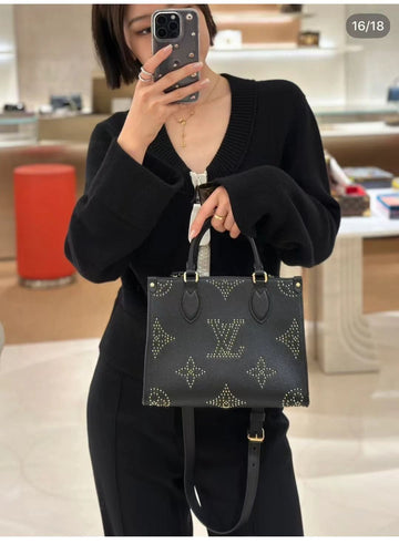 LVTN STUDDED INITIALS 25 CMS ON THE GO SERIES BAG
