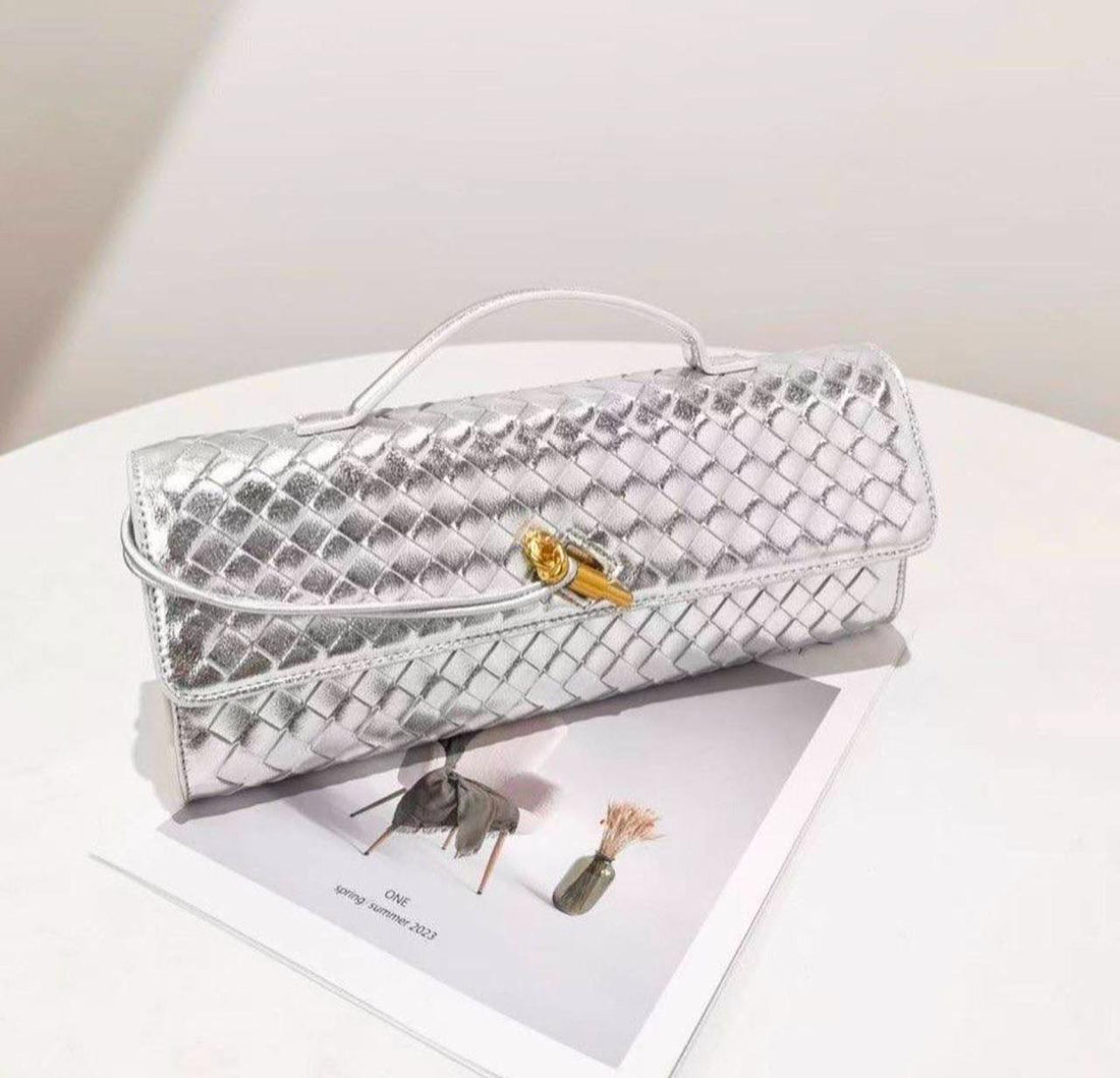 BO-TT-EGA VENETA LONG ANDIAMO CLUTCH BAG
