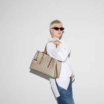 G_cc_i EMBLEM TOTE WITH CHARM