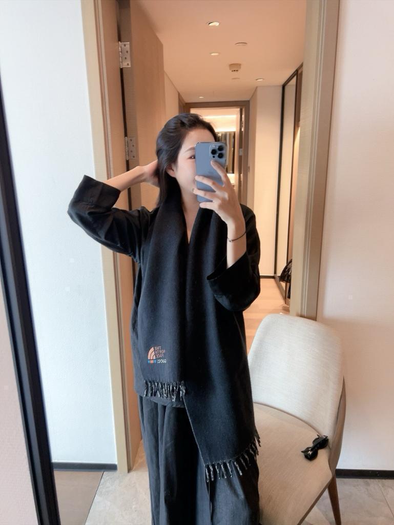 G_cc_i X The North Face Woolen Muffler/Stole