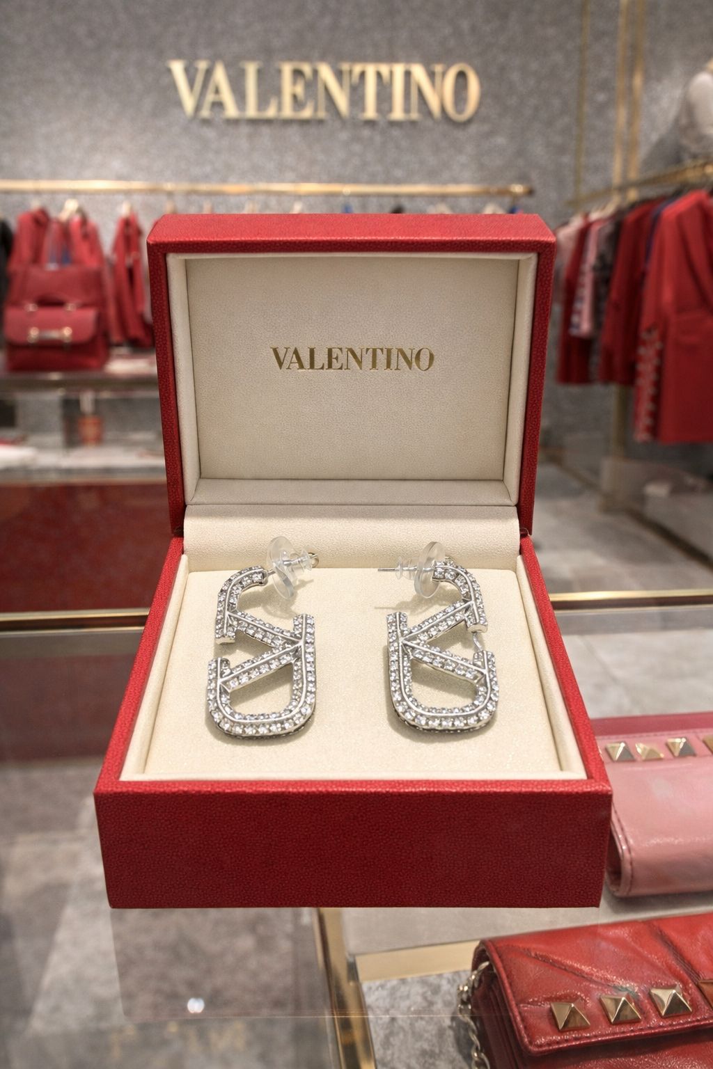 Elegant Va-len-tino-Inspired Crystal Earrings