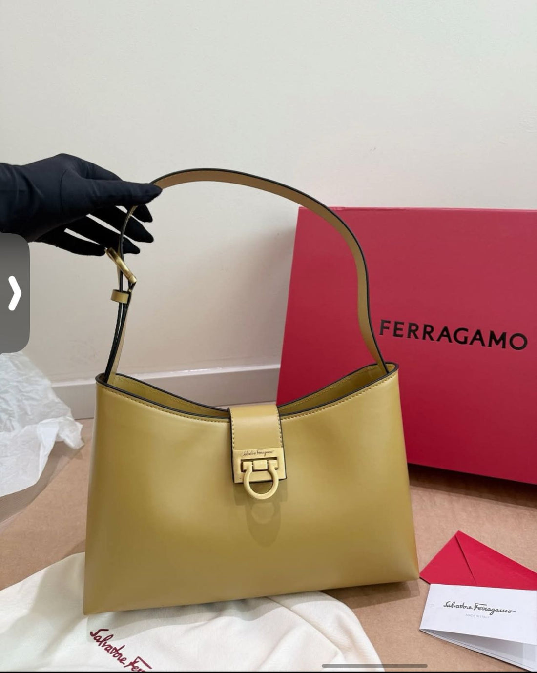 FER-RA-GA-MO TRIFOLIO SHOULDER BAG