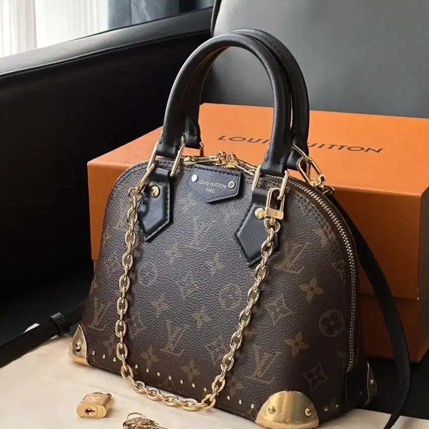 LOU-IS VU-IT-TON ALMA BB BAG