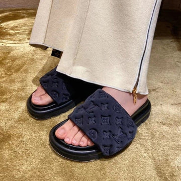 LVTN POOL PILLOW MULE