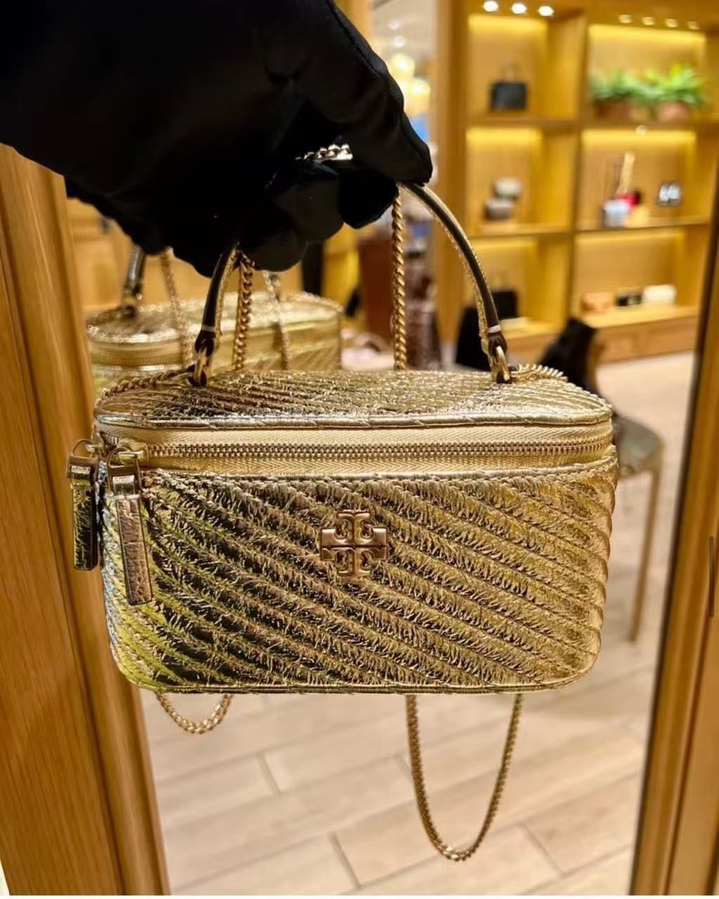 TO-RY BURCH KIRA METALLIC MOTO QUILT VANITY BAG