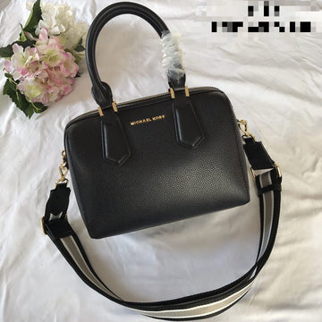 M K-O-R-S SPEEDY BAG
